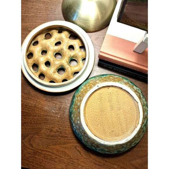 Vintage Ceramic Lotus Pod Flower Frog With Lid Turquoise Beige Glaze - Picture 4 of 6